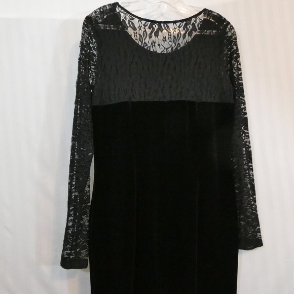 Rock & Shine Flattering Velvet with Lace Top Dress - Picture 6 of 11